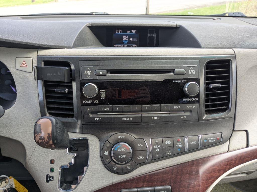 Toyota Sienna  2011