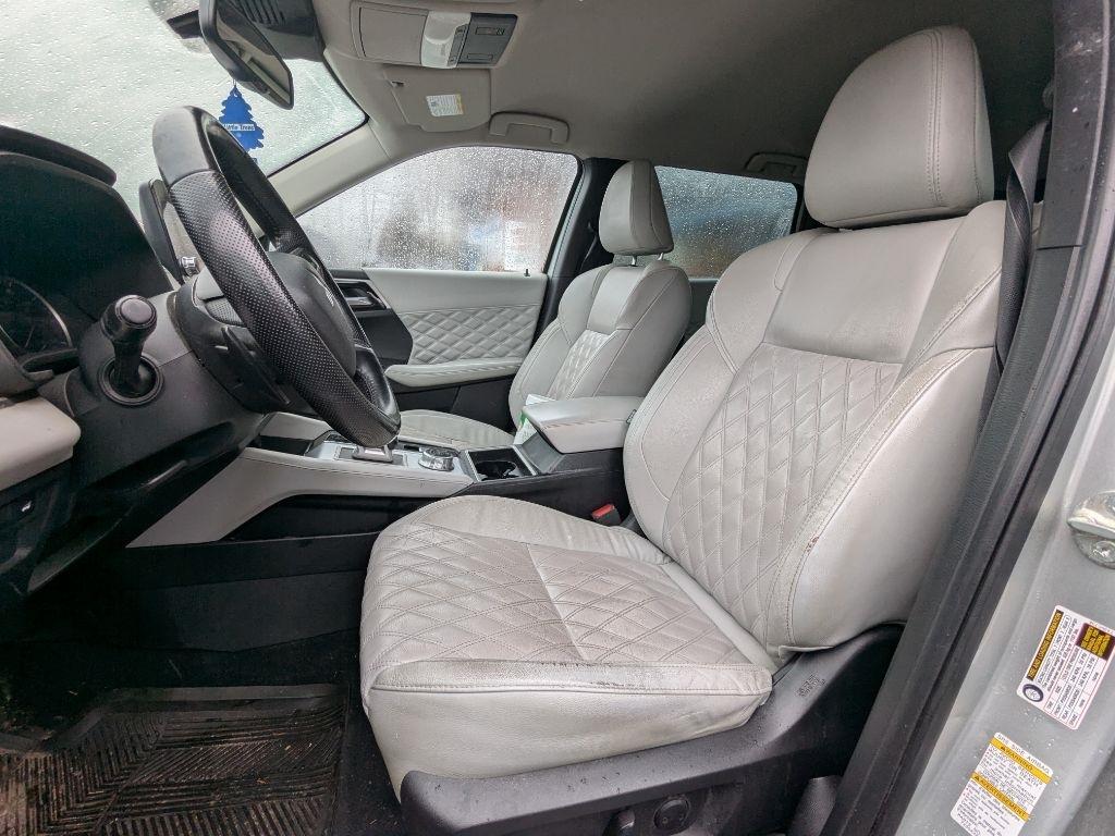 Mitsubishi Outlander  2022