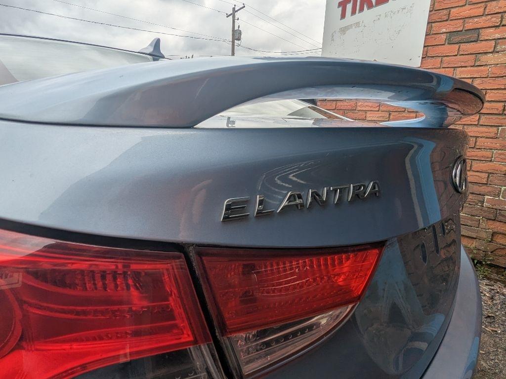 Hyundai Elantra  2013