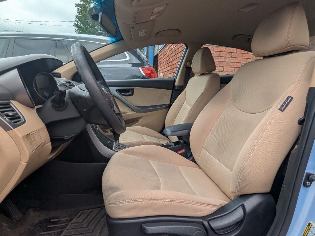 Hyundai Elantra  2013