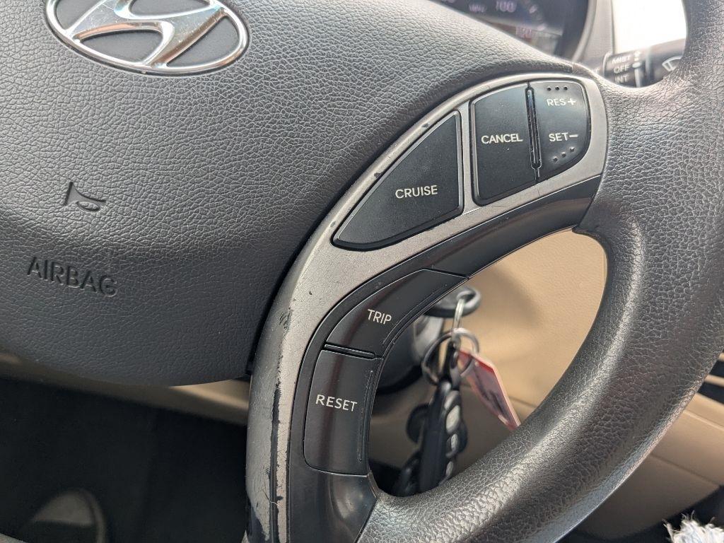 Hyundai Elantra  2013