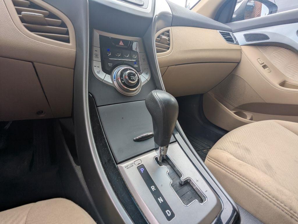 Hyundai Elantra  2013