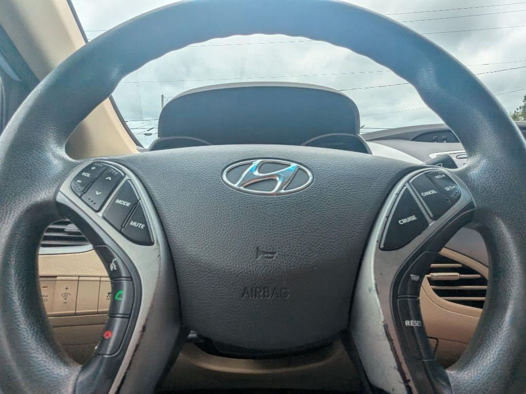 Hyundai Elantra  2013