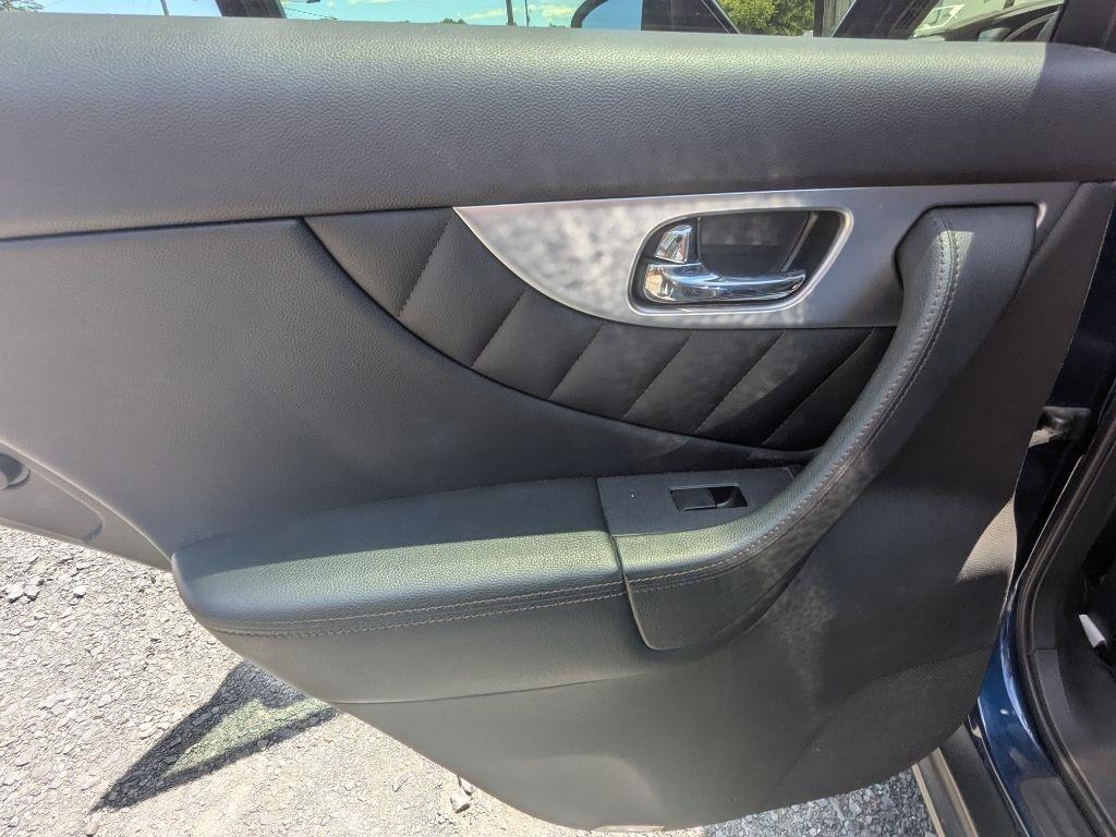 Infiniti FX  2012