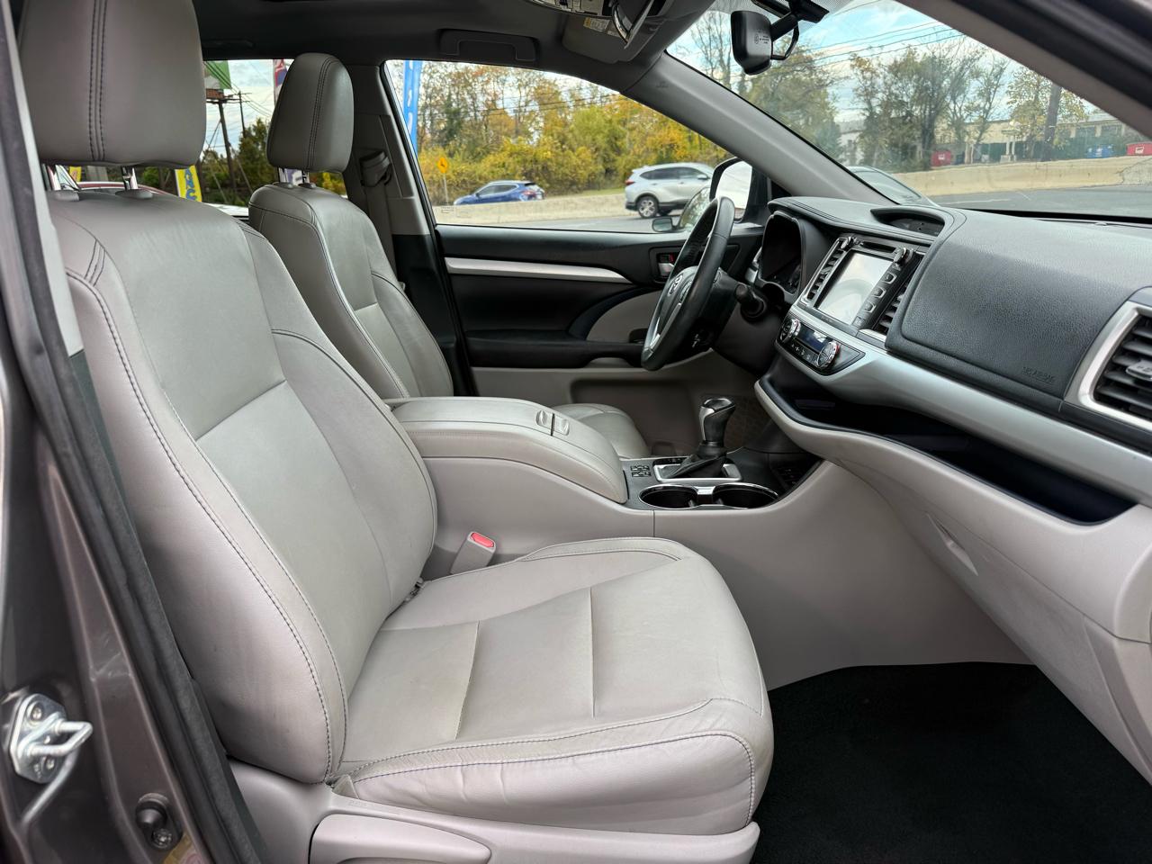 Toyota Highlander XLE AWD V6 2016