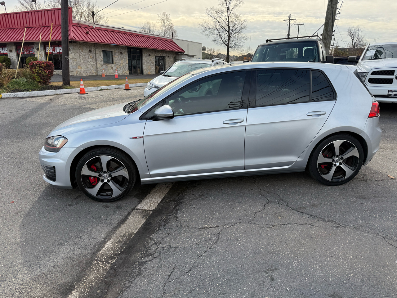 Volkswagen Golf GTI SE 6A 4-Door 2017