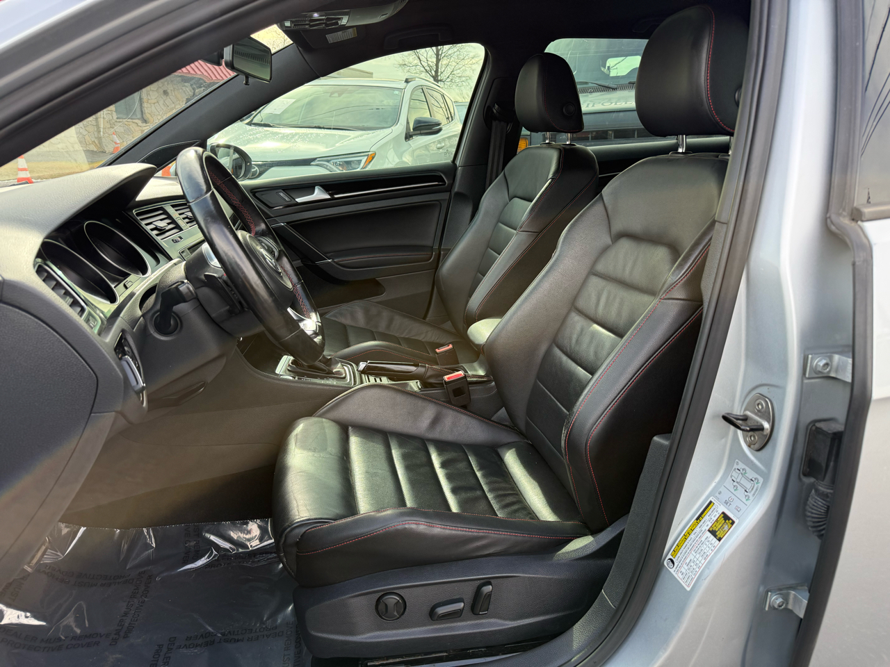 Volkswagen Golf GTI SE 6A 4-Door 2017