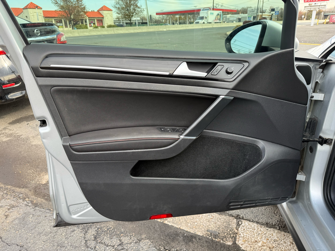 Volkswagen Golf GTI SE 6A 4-Door 2017