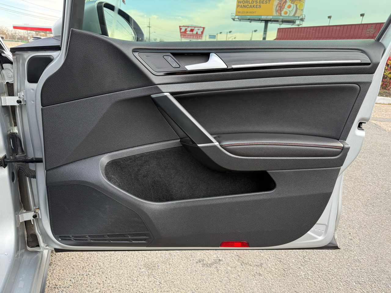 Volkswagen Golf GTI SE 6A 4-Door 2017