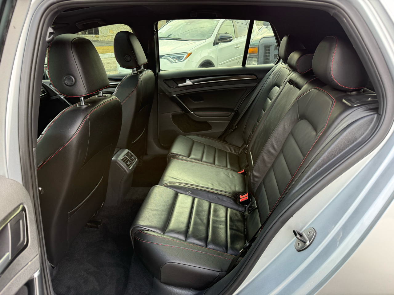 Volkswagen Golf GTI SE 6A 4-Door 2017