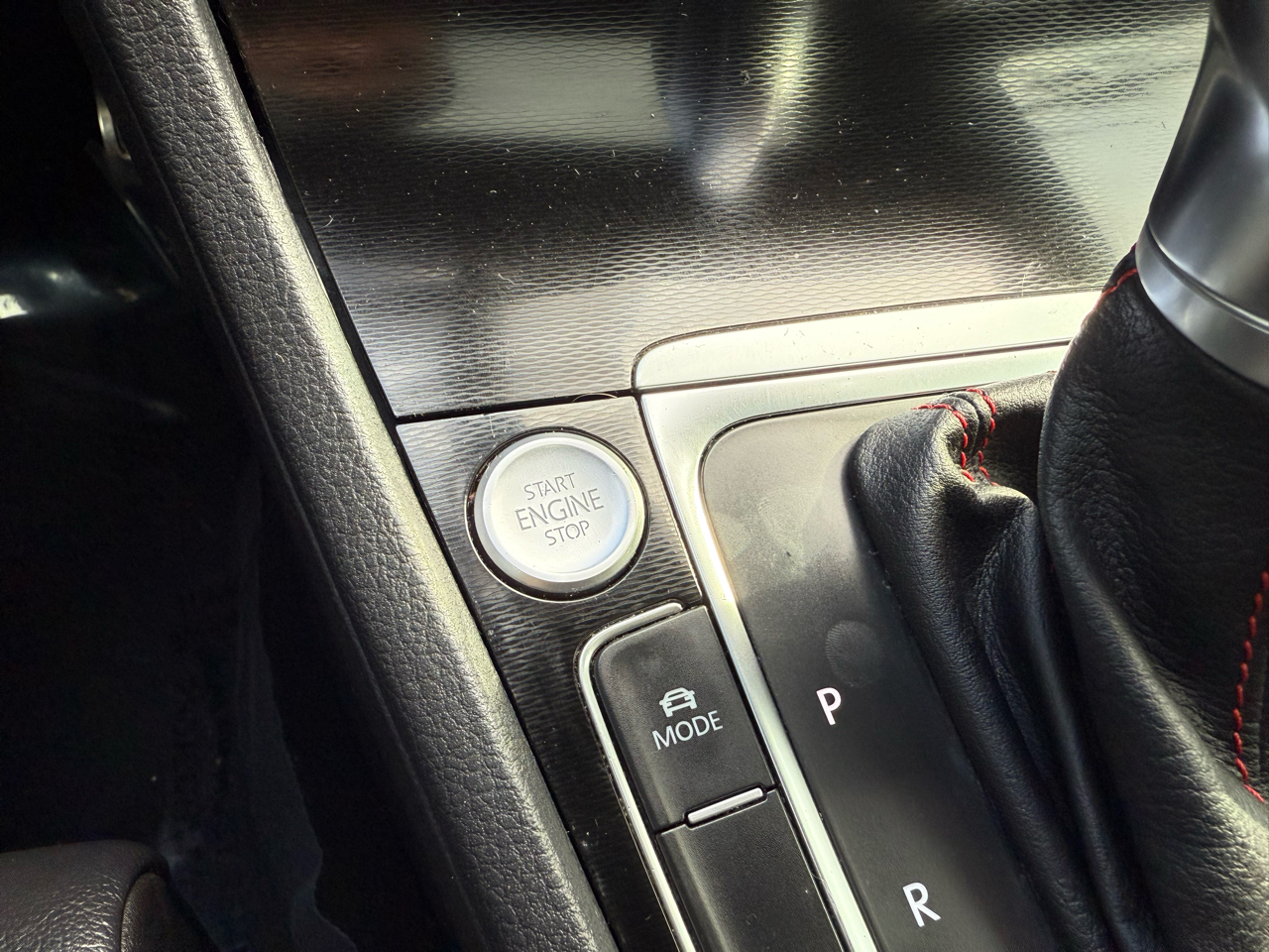 Volkswagen Golf GTI SE 6A 4-Door 2017