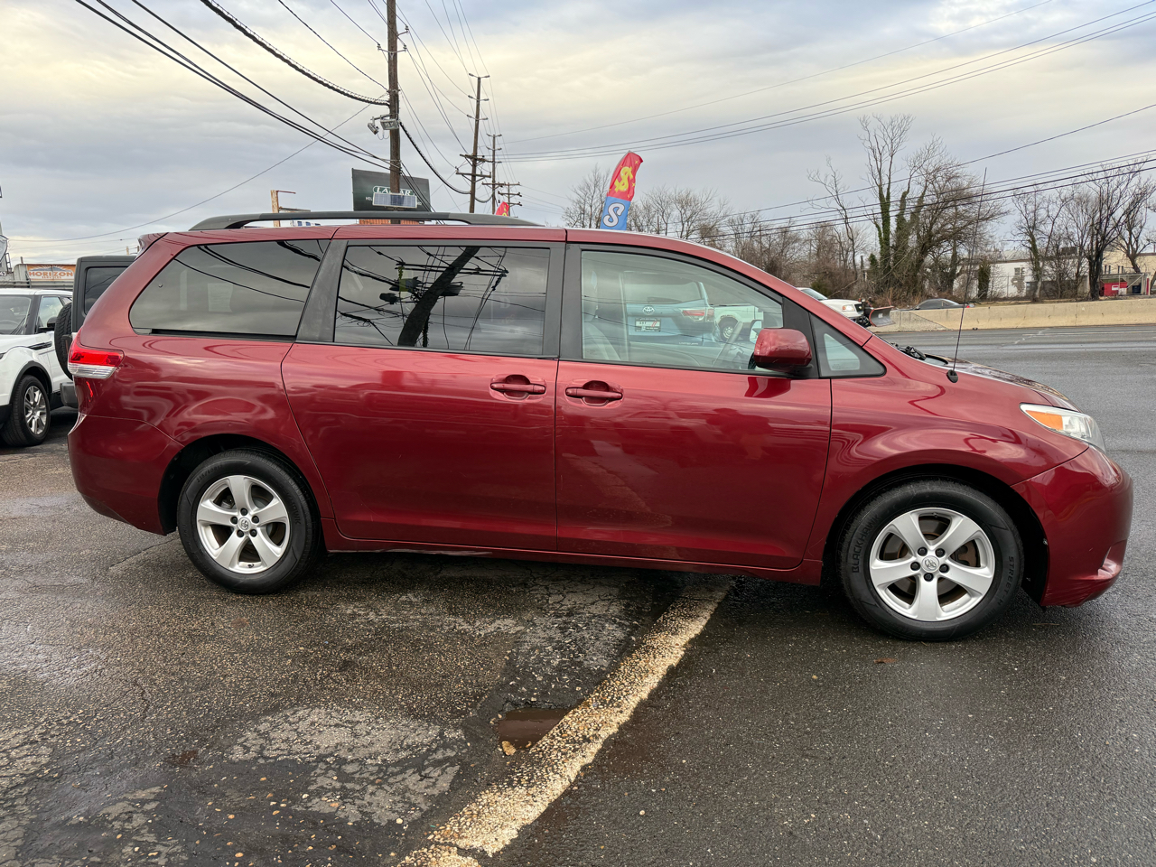 Toyota Sienna LE FWD 8-Passenger V6 2014