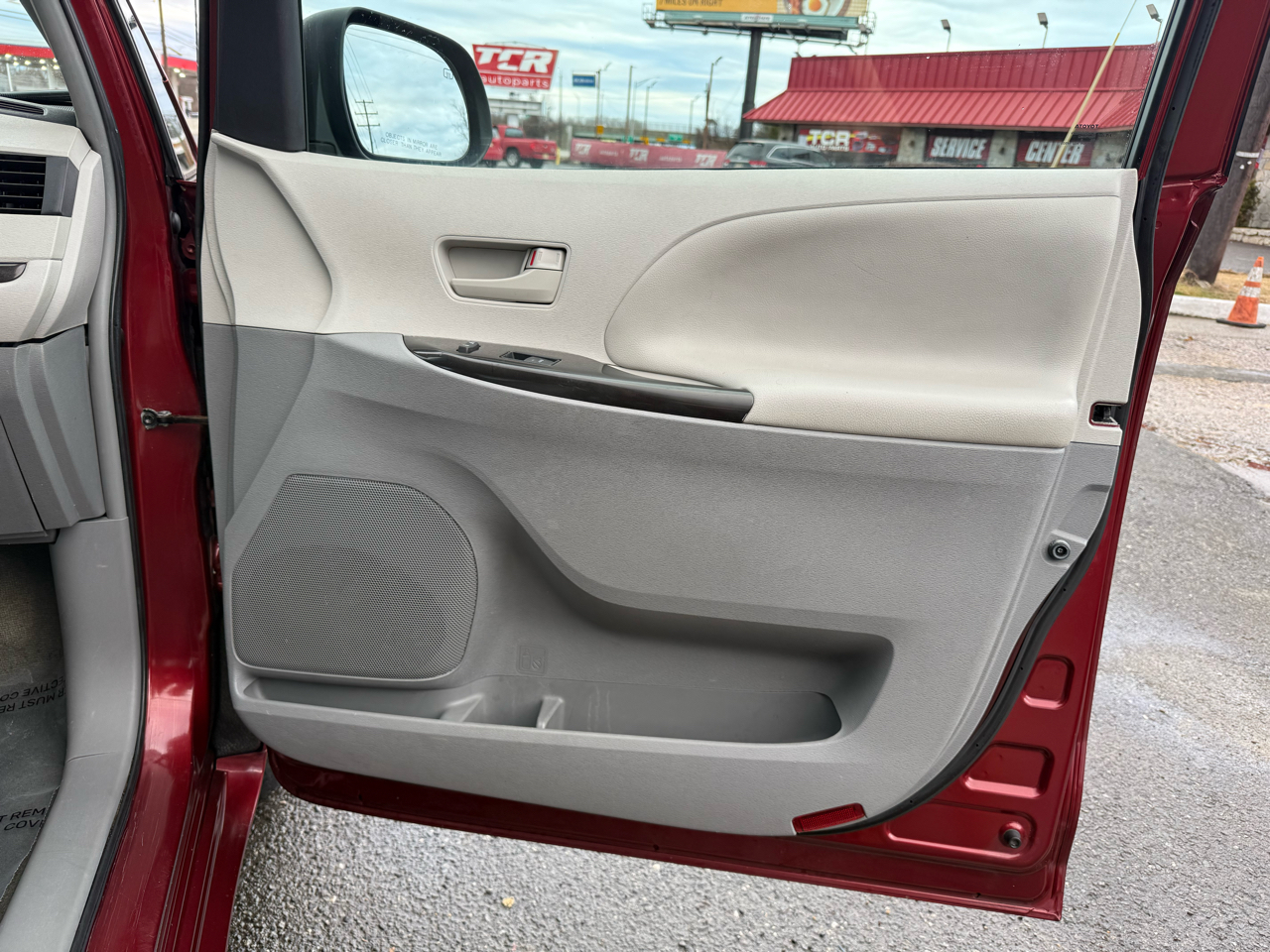 Toyota Sienna LE FWD 8-Passenger V6 2014