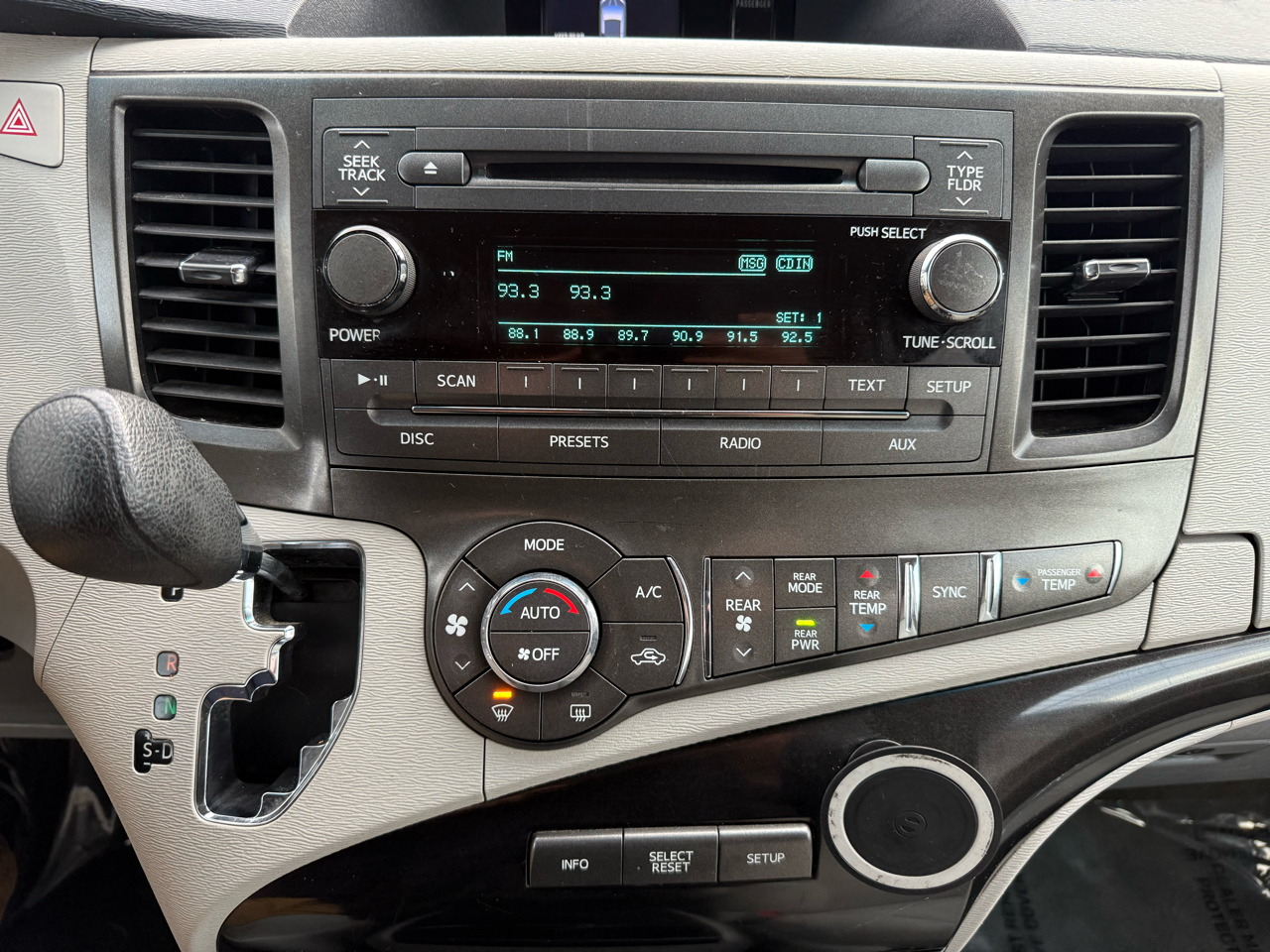 Toyota Sienna LE FWD 8-Passenger V6 2014