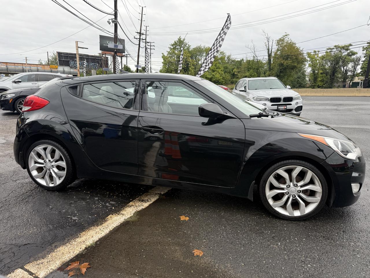Hyundai Veloster Base 2013