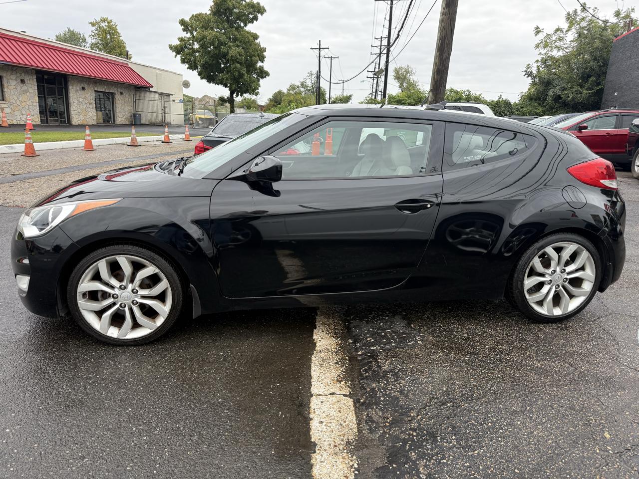 Hyundai Veloster Base 2013