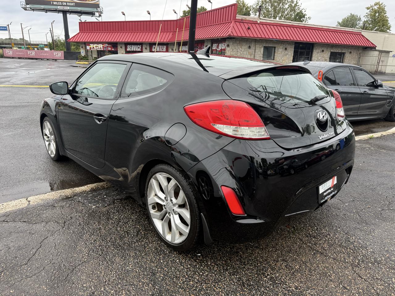Hyundai Veloster Base 2013