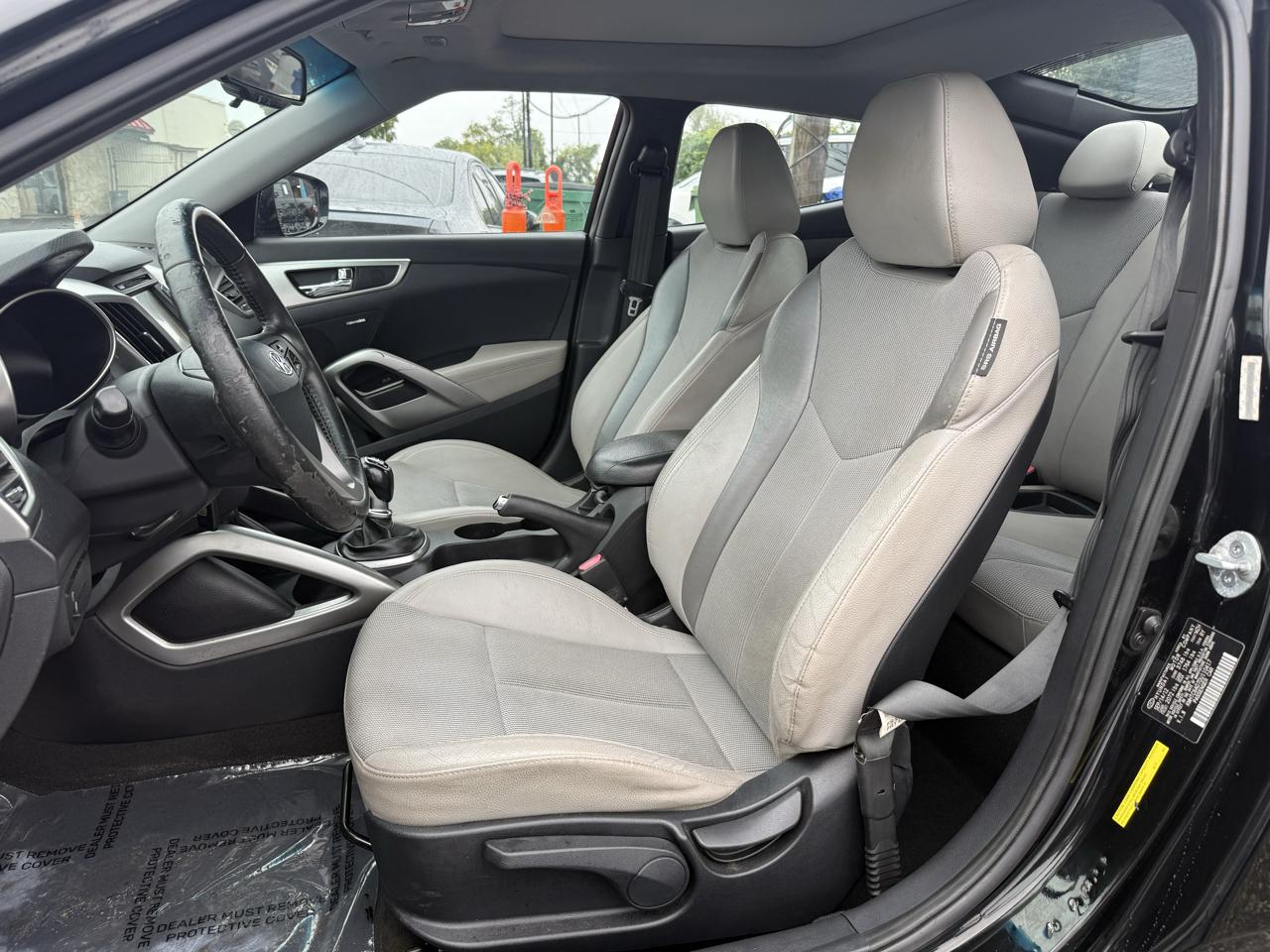Hyundai Veloster Base 2013