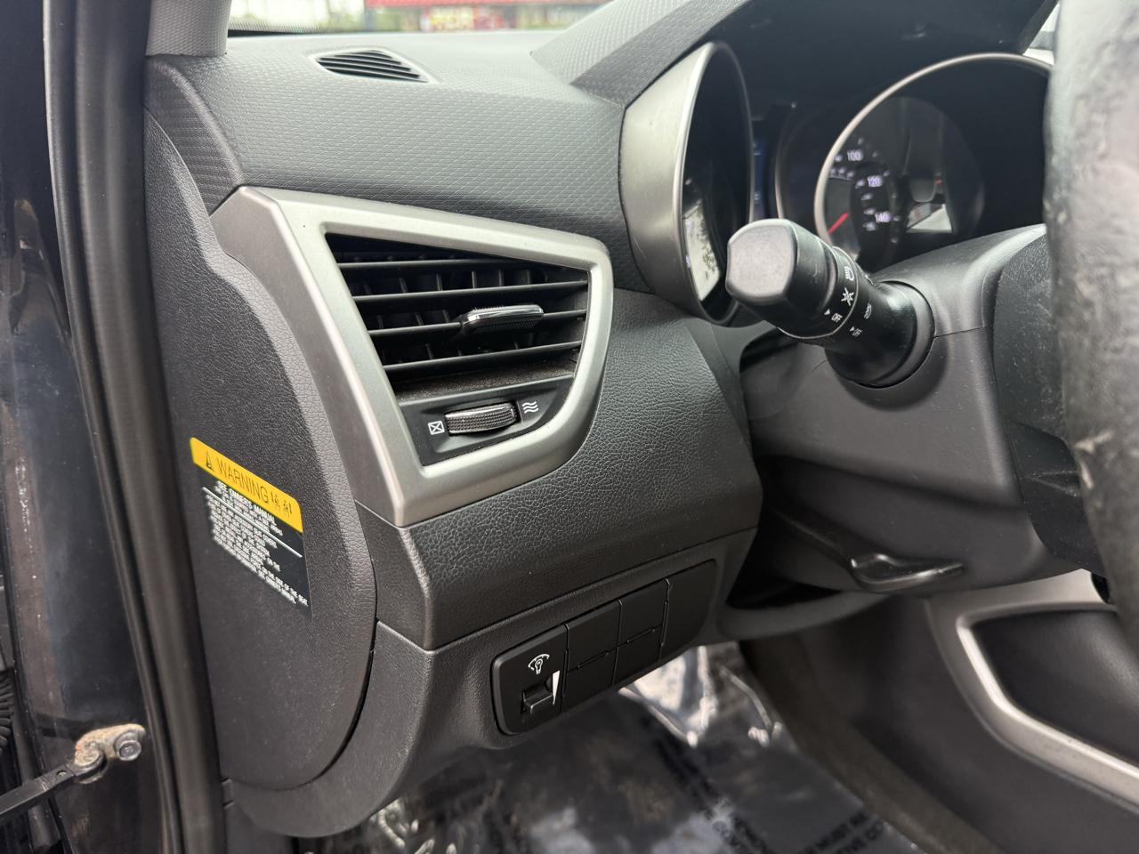 Hyundai Veloster Base 2013