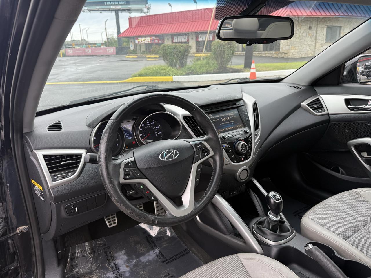 Hyundai Veloster Base 2013