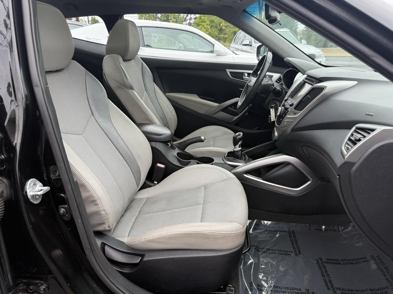Hyundai Veloster Base 2013