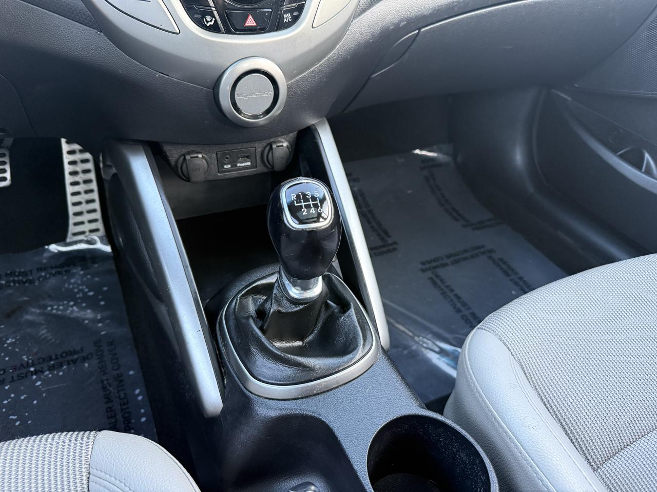 Hyundai Veloster Base 2013