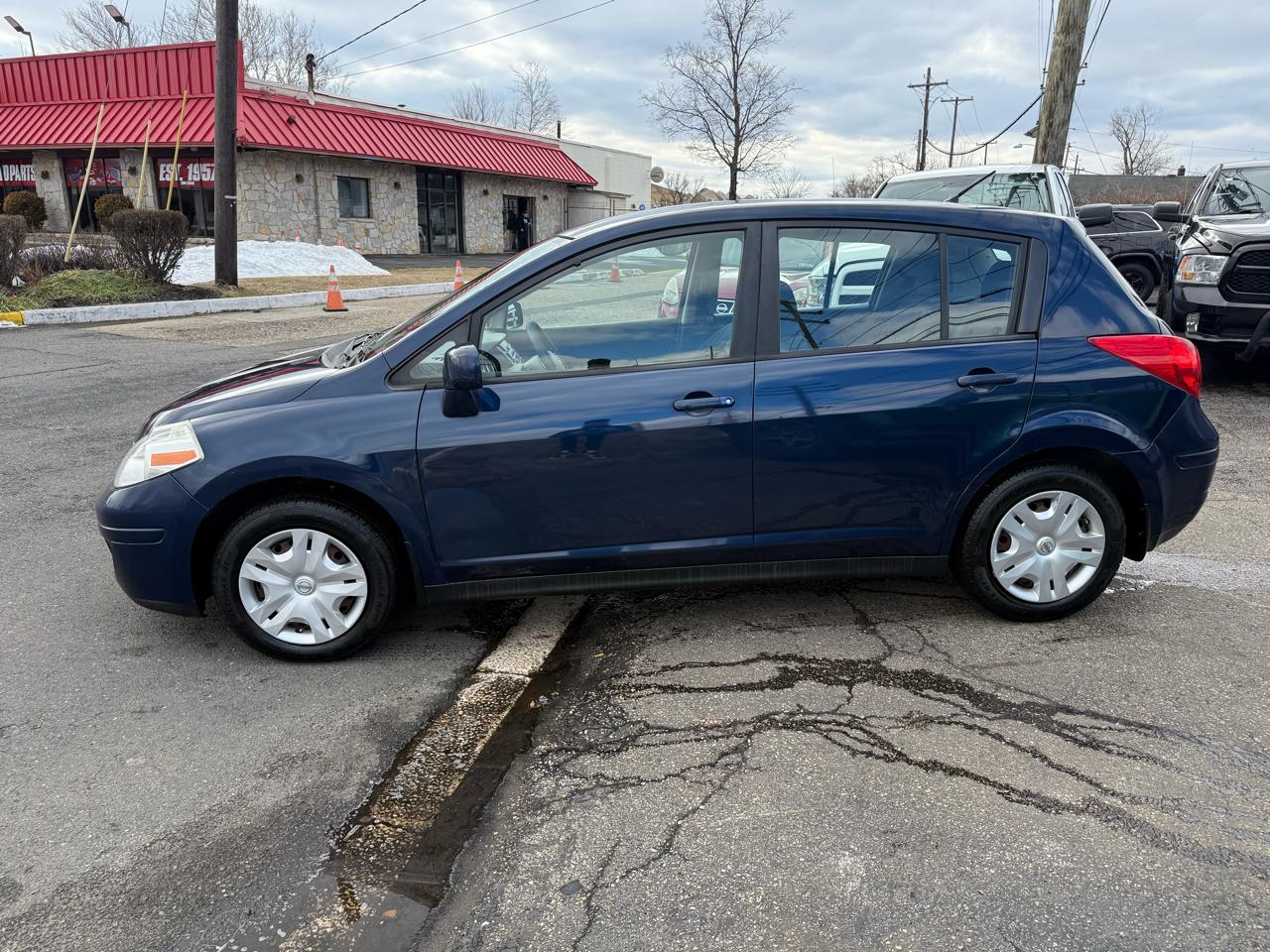 Nissan Versa 1.8 SL Hatchback 2012