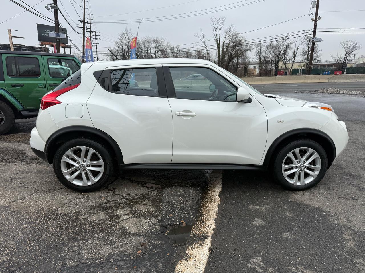 Nissan Juke AWD SV 2013
