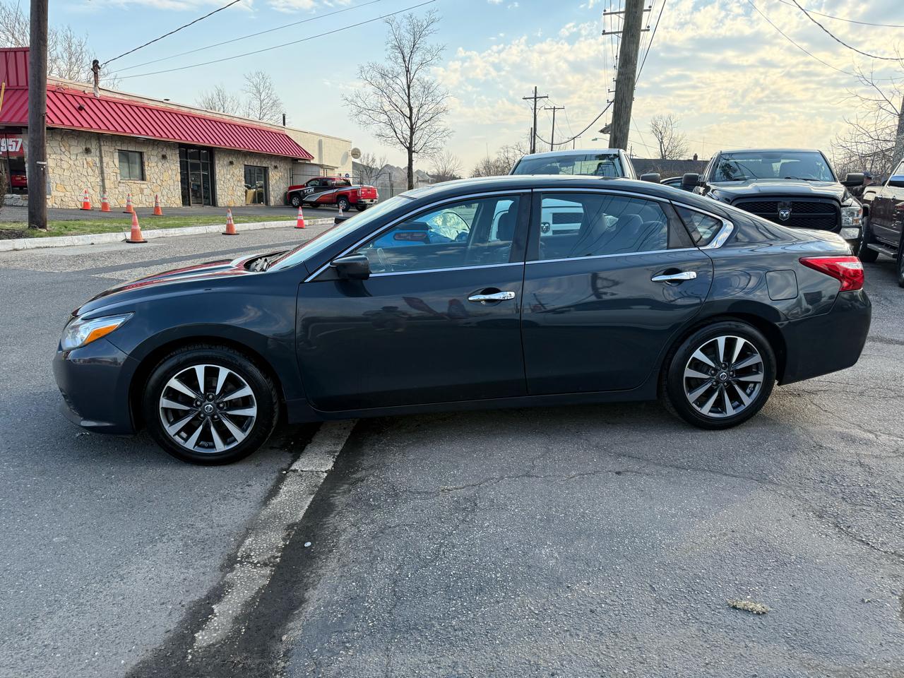 Nissan Altima 2.5 SV Sedan 2017