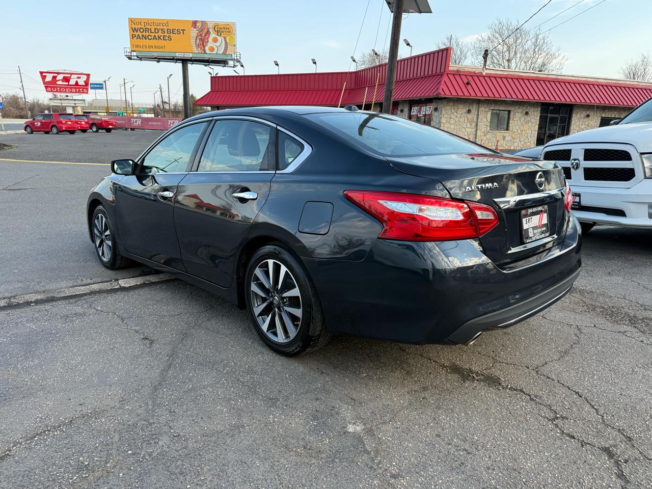 Nissan Altima 2.5 SV Sedan 2017