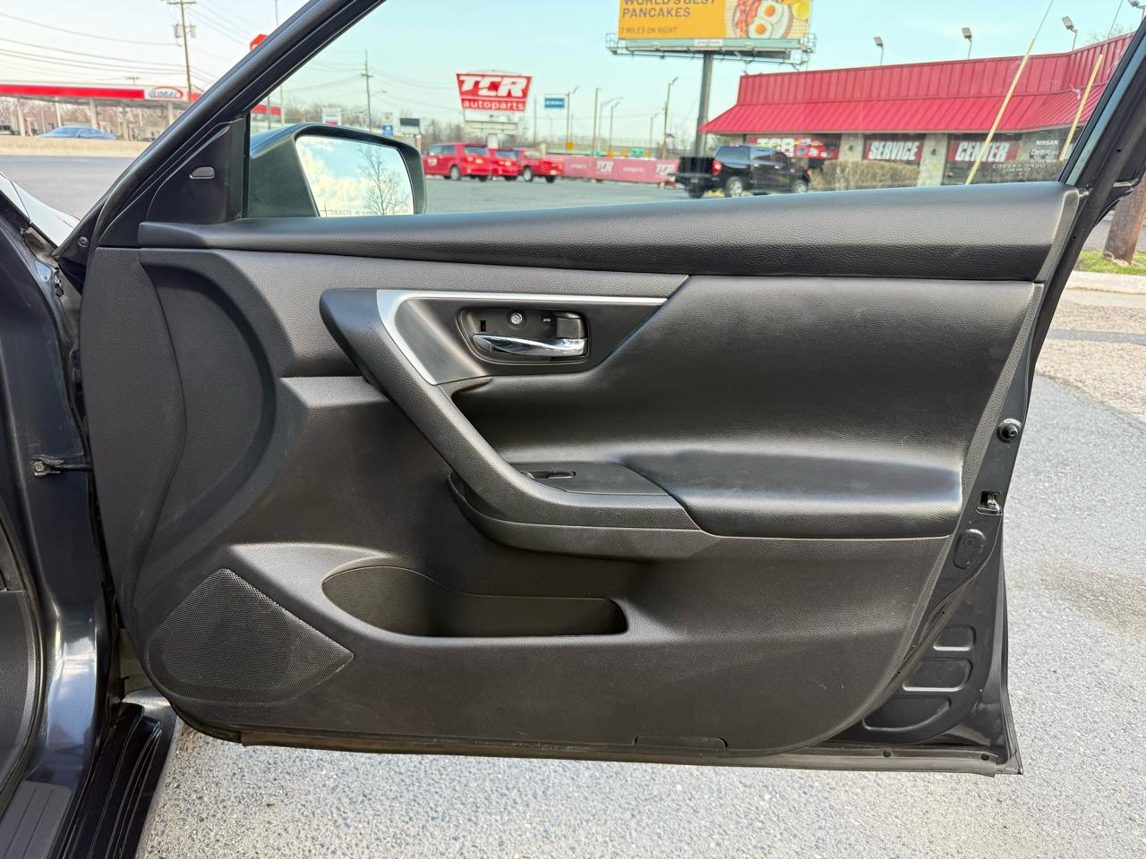 Nissan Altima 2.5 SV Sedan 2017