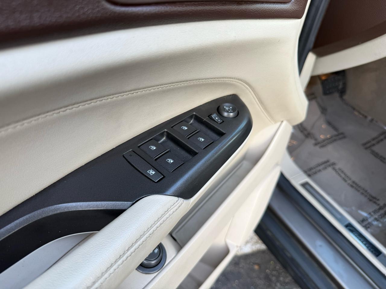 Cadillac SRX Luxury 2012