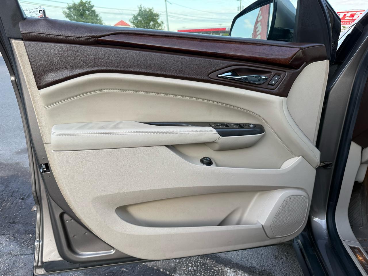 Cadillac SRX Luxury 2012