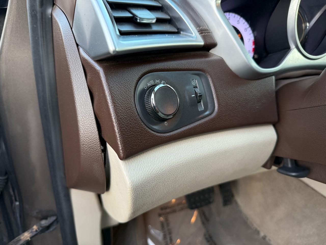 Cadillac SRX Luxury 2012