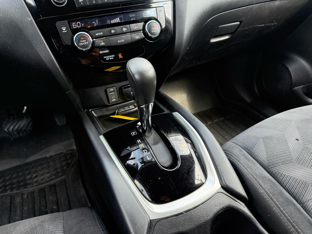 Nissan Rogue AWD SV 2014