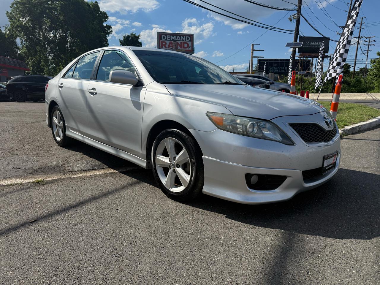 Toyota Camry 4dr Sdn SE Auto (Natl) 2011