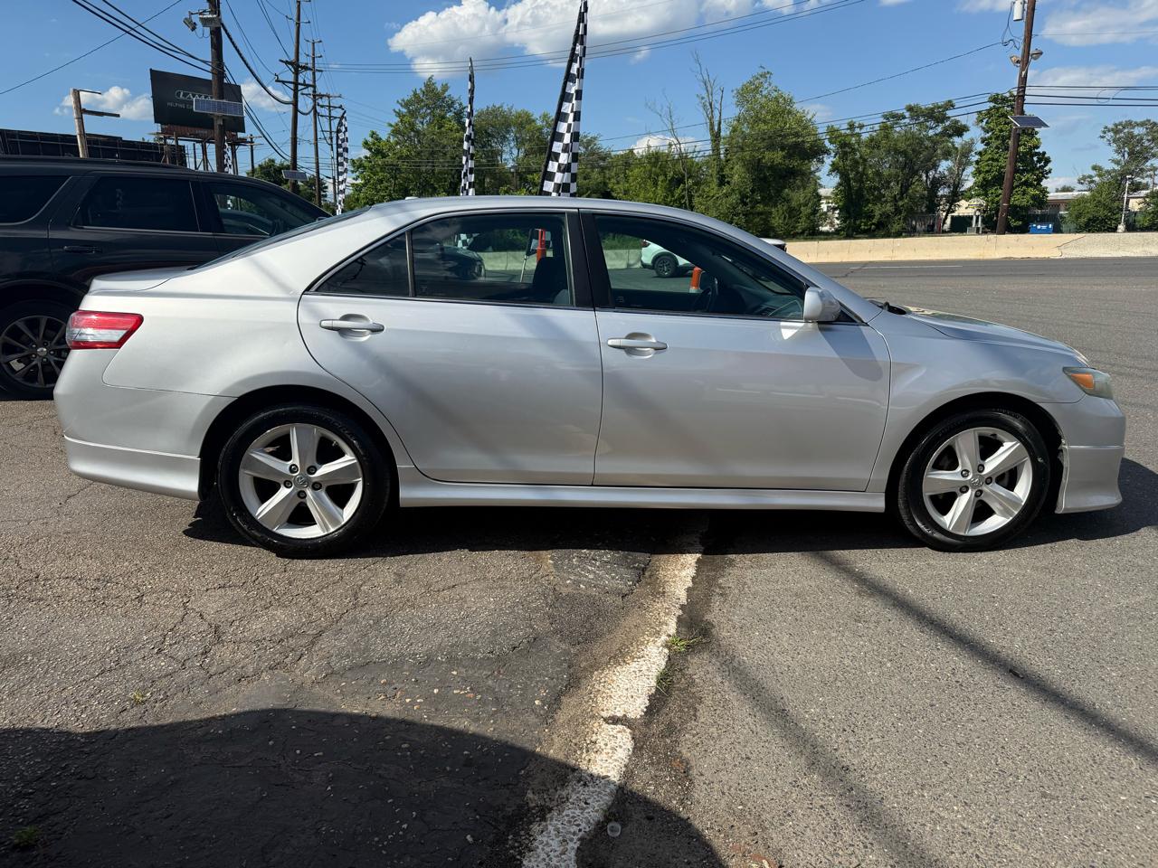 Toyota Camry 4dr Sdn SE Auto (Natl) 2011
