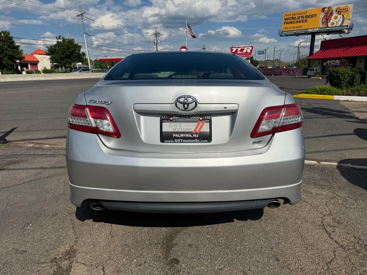 Toyota Camry 4dr Sdn SE Auto (Natl) 2011