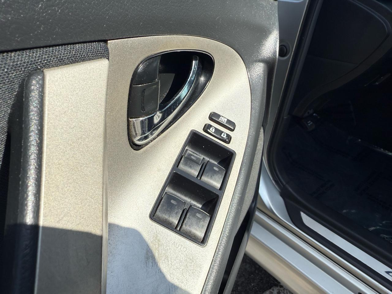 Toyota Camry 4dr Sdn SE Auto (Natl) 2011