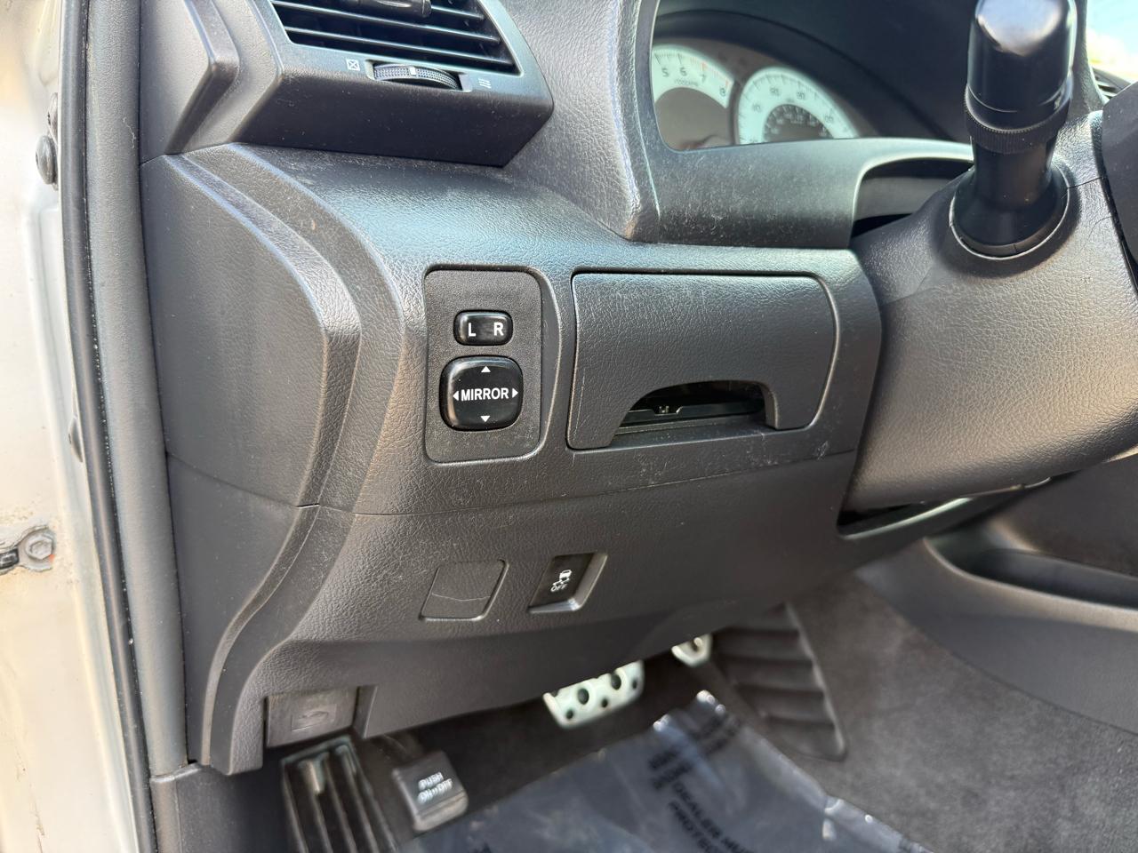 Toyota Camry 4dr Sdn SE Auto (Natl) 2011