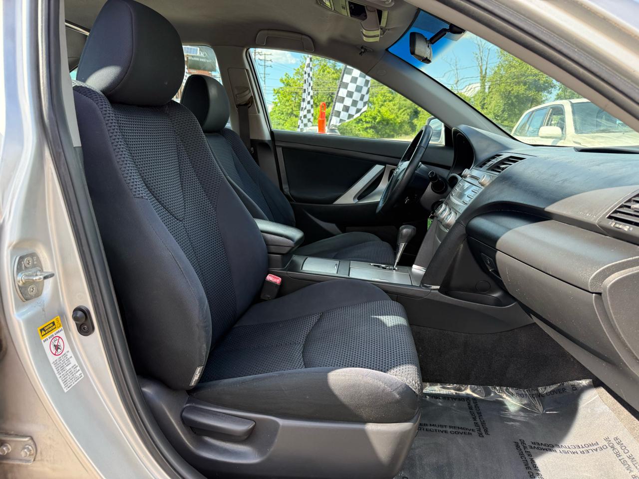 Toyota Camry 4dr Sdn SE Auto (Natl) 2011
