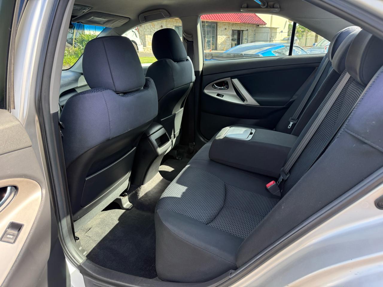 Toyota Camry 4dr Sdn SE Auto (Natl) 2011
