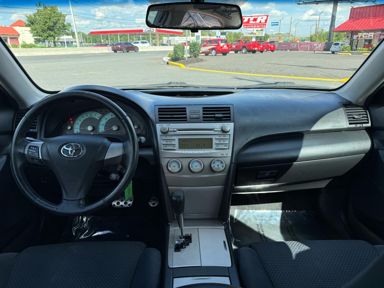 Toyota Camry 4dr Sdn SE Auto (Natl) 2011