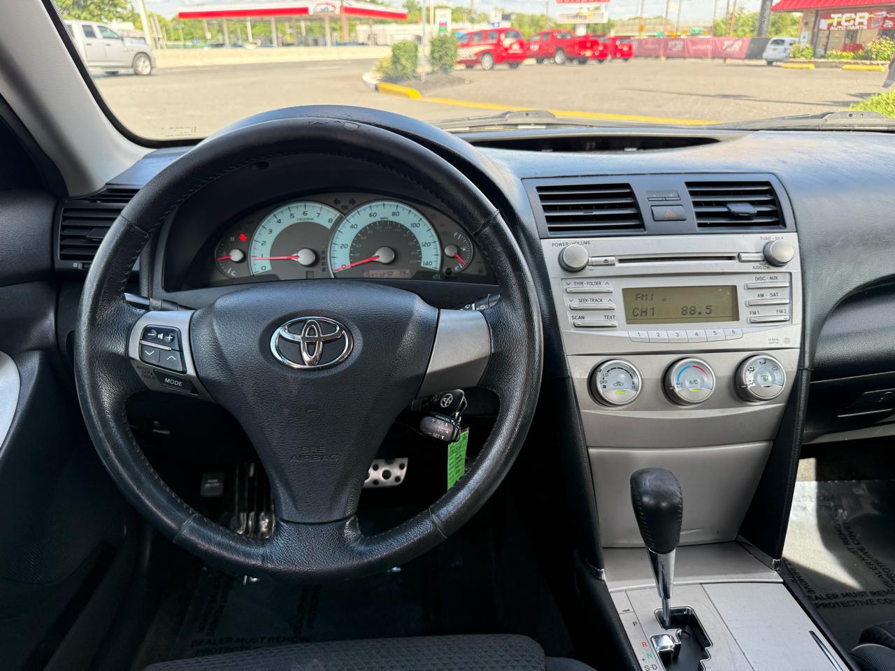 Toyota Camry 4dr Sdn SE Auto (Natl) 2011