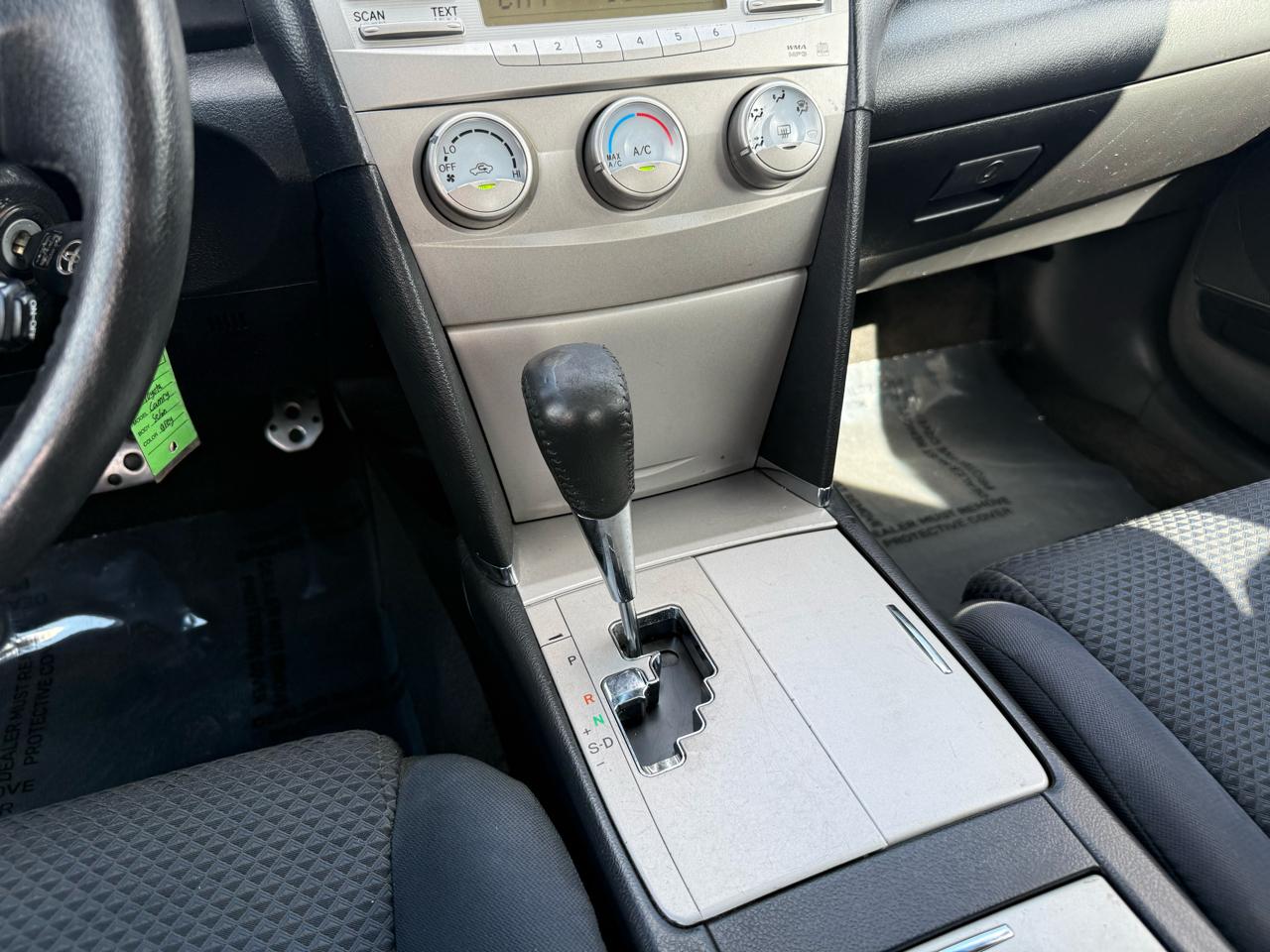 Toyota Camry 4dr Sdn SE Auto (Natl) 2011