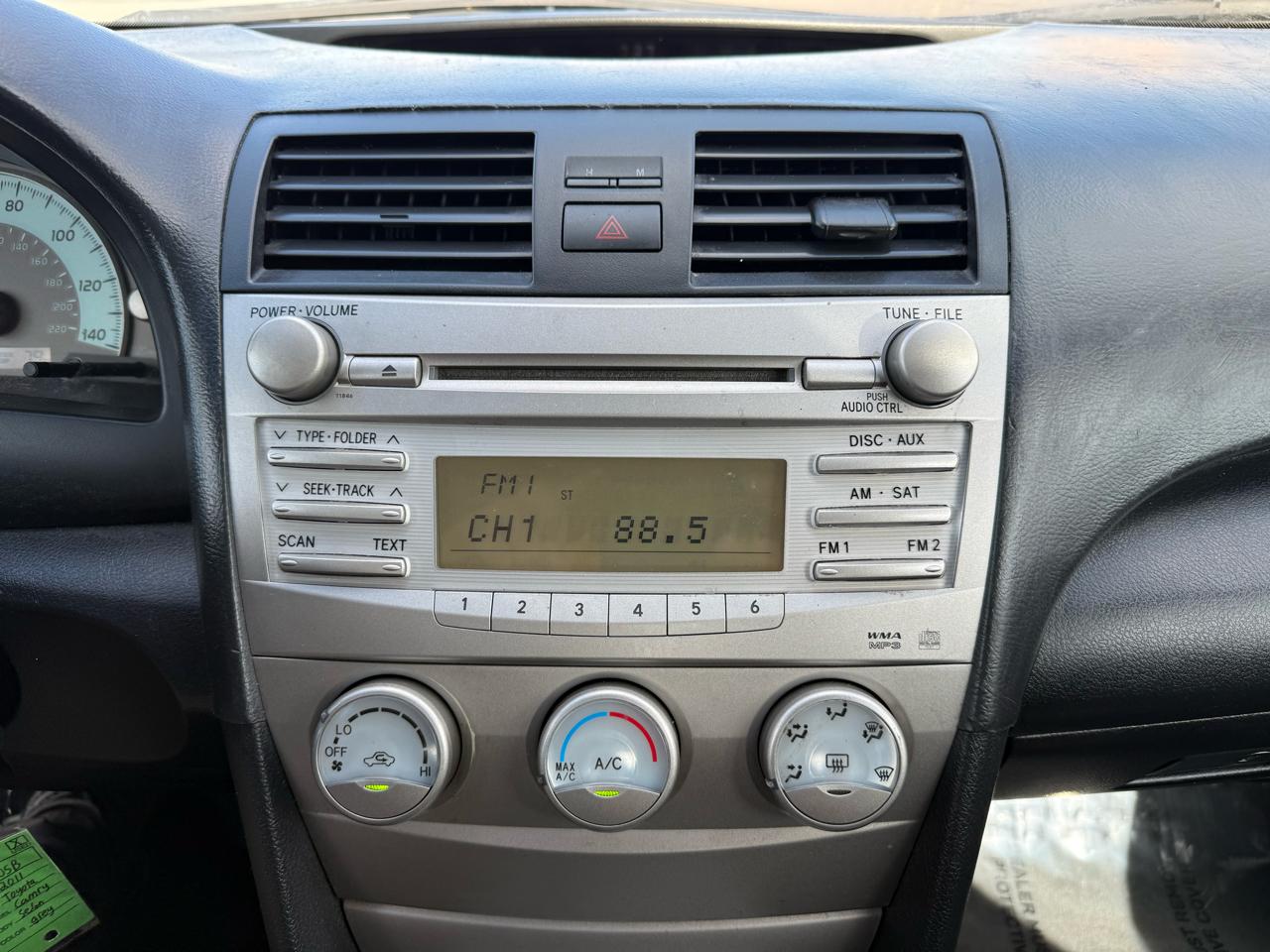 Toyota Camry 4dr Sdn SE Auto (Natl) 2011