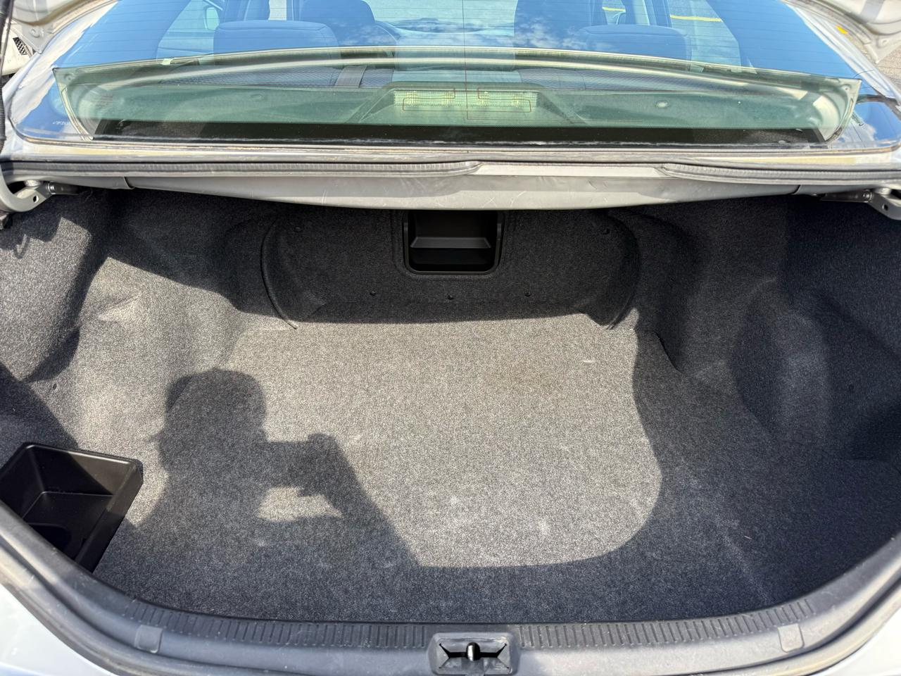 Toyota Camry 4dr Sdn SE Auto (Natl) 2011