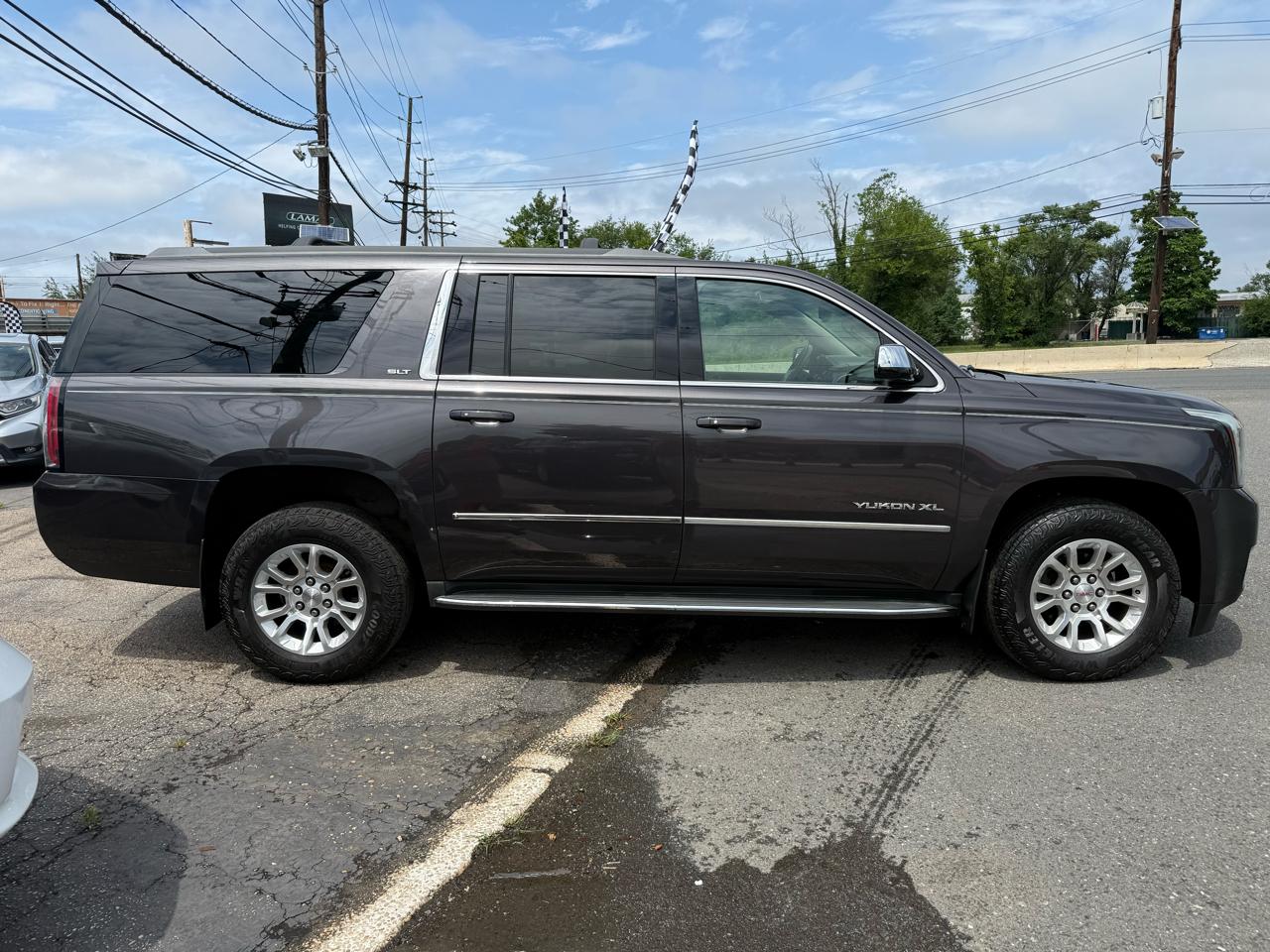 GMC Yukon XL SLT 1/2 Ton 4WD 2015