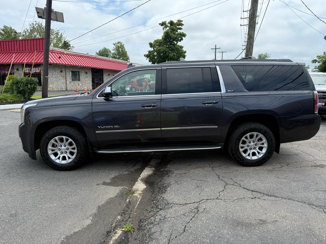 GMC Yukon XL SLT 1/2 Ton 4WD 2015