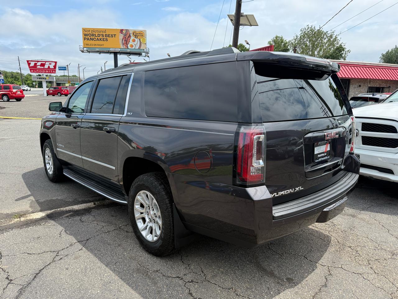 GMC Yukon XL SLT 1/2 Ton 4WD 2015